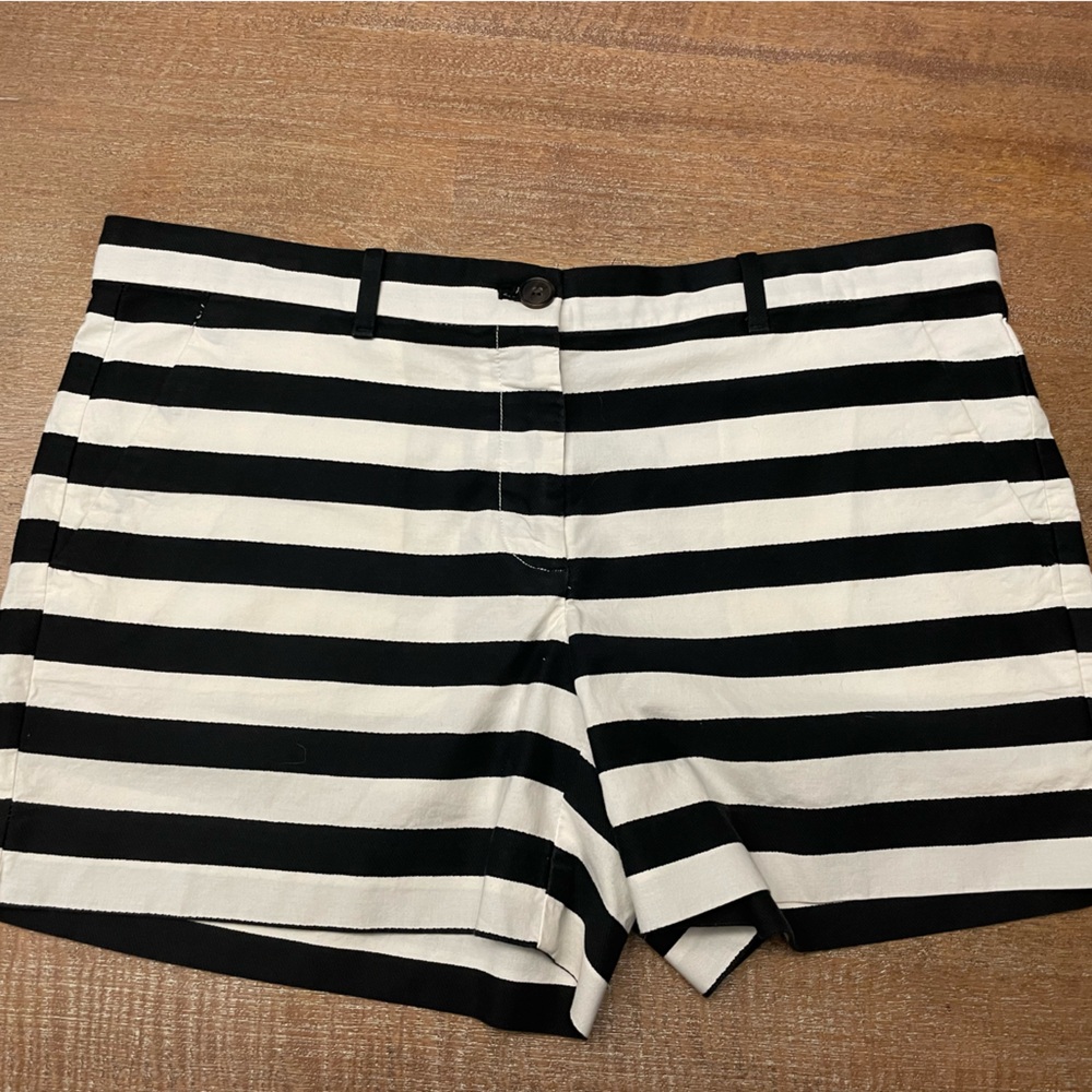 GAP Black and White Striped Shorts-8 tall
